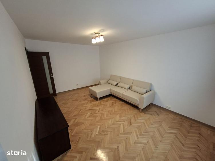 Apartament cu 3 camere decomandat în Eremia