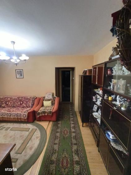 Apartament cu 2 camere semidecomandat în Craiovei
