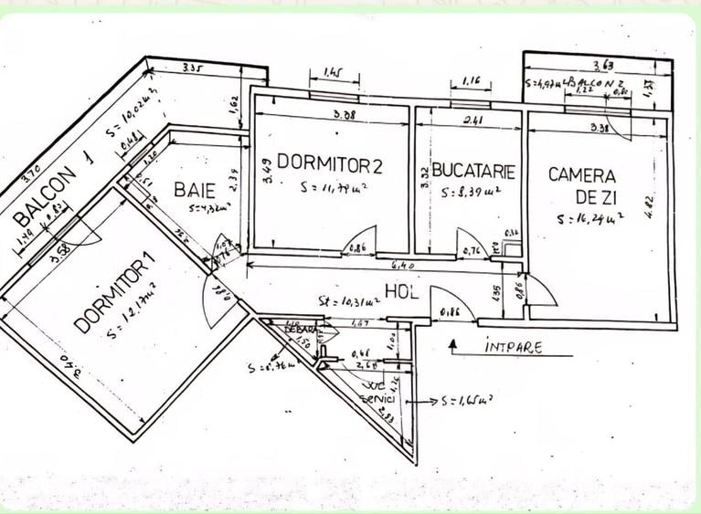 Apartament cu 3 camere decomandat în Faleza Nord