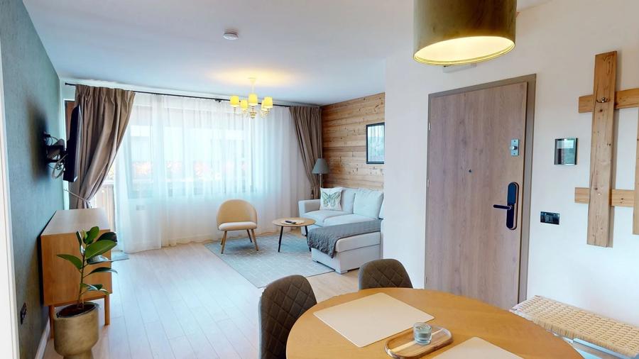 Apartament cu 2 camere semidecomandat, mobilat în Poiana Brașov