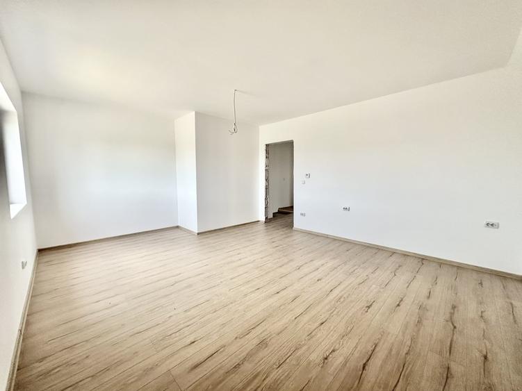 Duplex cu 4 camere cu Canalizare în Moșnița Veche