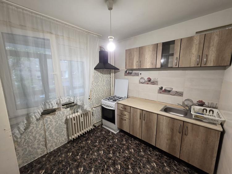 Apartament cu 2 camere semidecomandat, mobilat în Berceni
