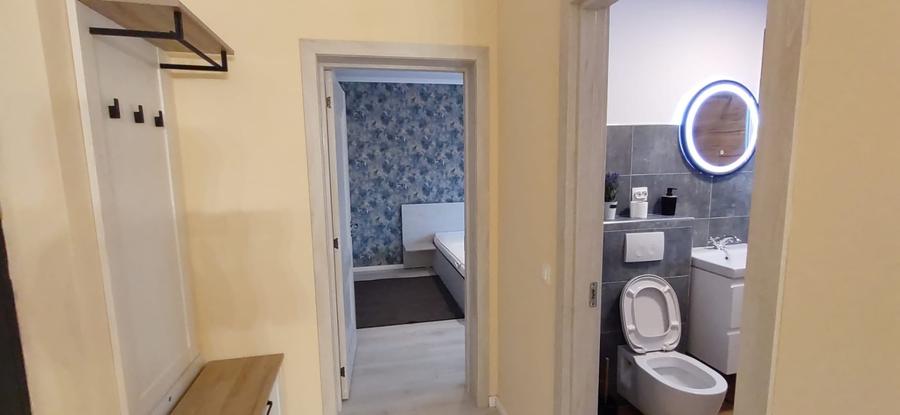 Apartament cu 2 camere semidecomandat, mobilat în Florești