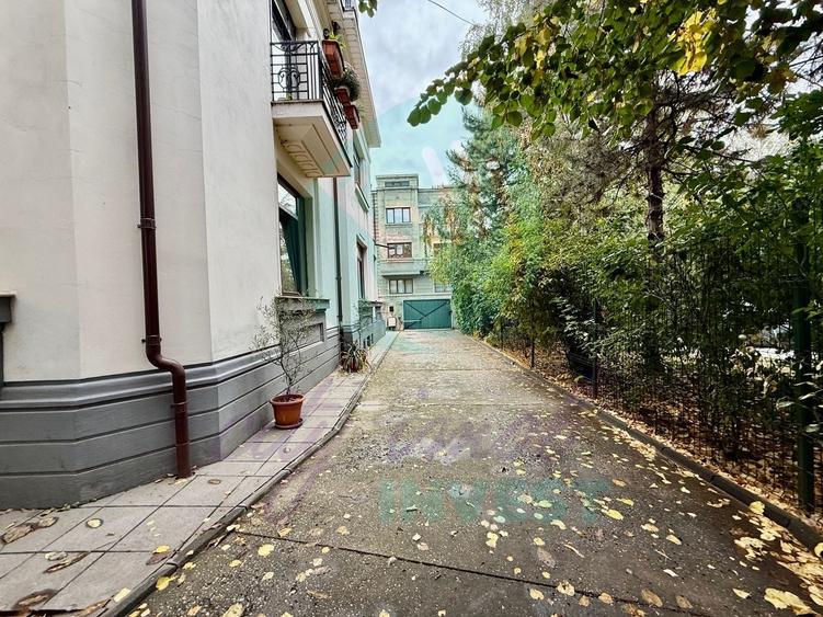 Apartament cu 4 camere decomandat în Calea Călărașilor