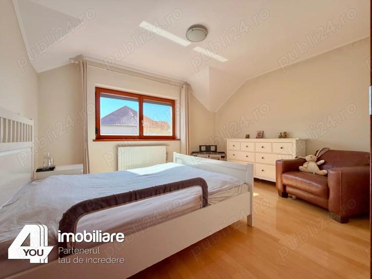 Casă cu 7 camere cu Teren 500 Mp în Aradul Nou