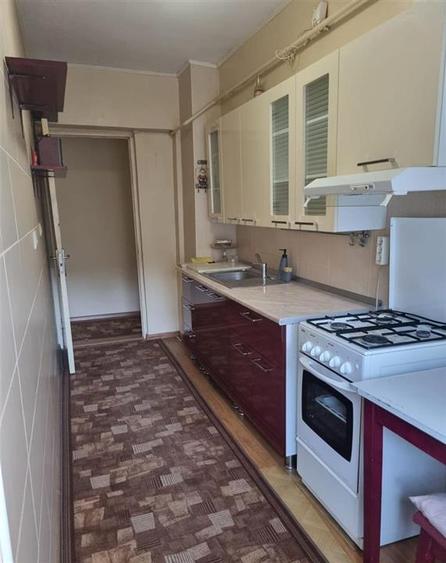 Apartament cu 3 camere decomandat, mobilat în Podul de Fier