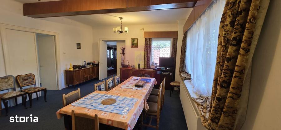 Casă cu 8 camere cu Teren 518 Mp în Central