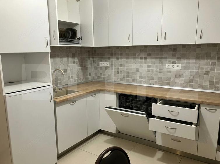 Apartament cu 2 camere semidecomandat, mobilat în Central