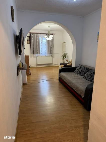Casă cu 6 camere cu Teren 404 Mp în Buna Vestire