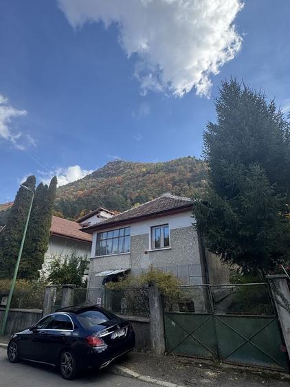 Casă cu 4 camere în Schei