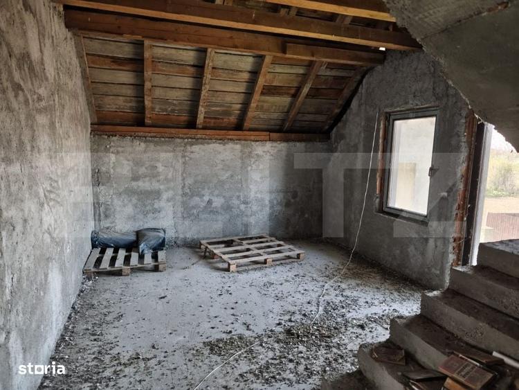 Casă cu 4 camere în Plopu