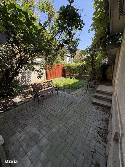 Casă cu 8 camere cu Teren 233 Mp în Decebal