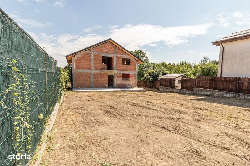 Casă cu 4 camere în Balotești
