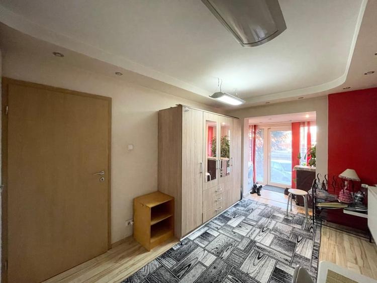 Apartament cu 4 camere decomandat, mobilat în Buziașului