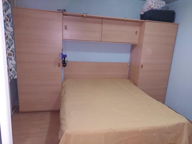Apartament cu 3 camere semidecomandat în Baba Novac