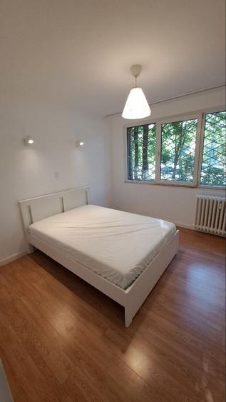 Apartament cu 3 camere semidecomandat în Bucur Obor