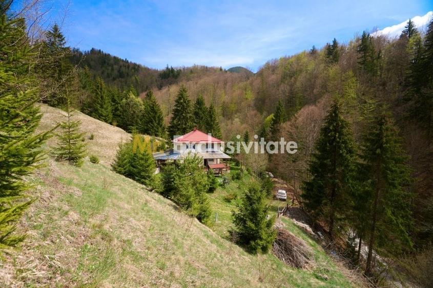Casă individuală cu 5 camere cu Canalizare în Dâmbovicioara