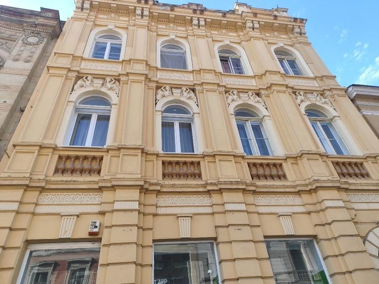 Proprietate  120 mp  cu vedere pe Pietonala Republicii  si  Tâmpa - 1