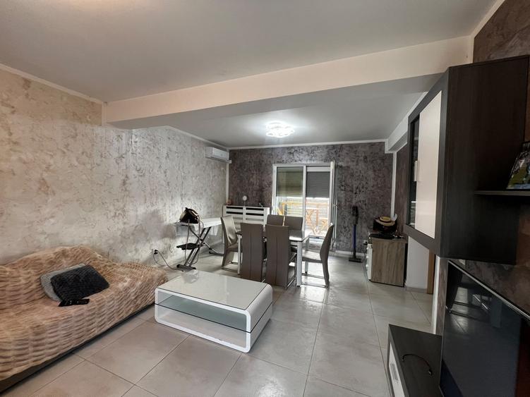 Duplex cu 4 camere cu Canalizare în Domnești