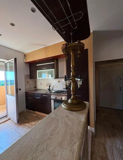 Apartament cu 3 camere semidecomandat în Nord