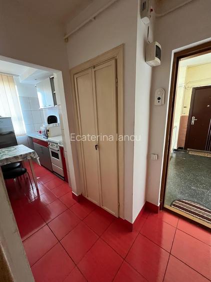 Garsonieră confort I, ultracentral Ploiești – renovată, mobilată