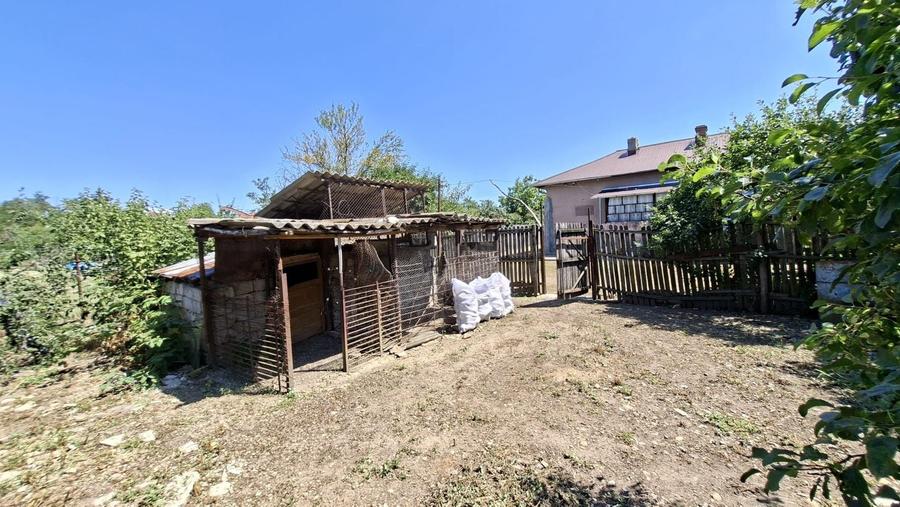 Casă individuală cu 3 camere cu Canalizare în Teiu