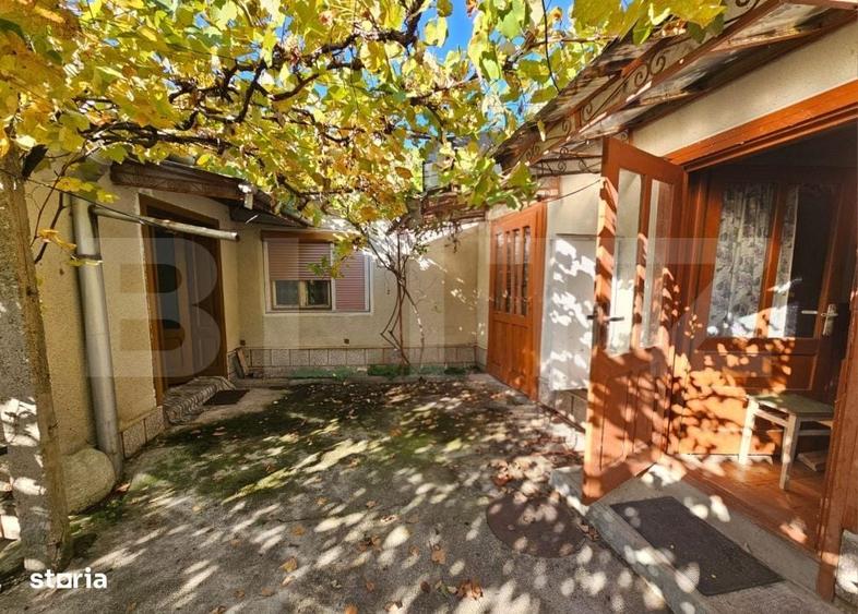 Casă cu 4 camere în Suseni