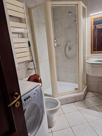 Apartament cu 4 camere decomandat în Albești