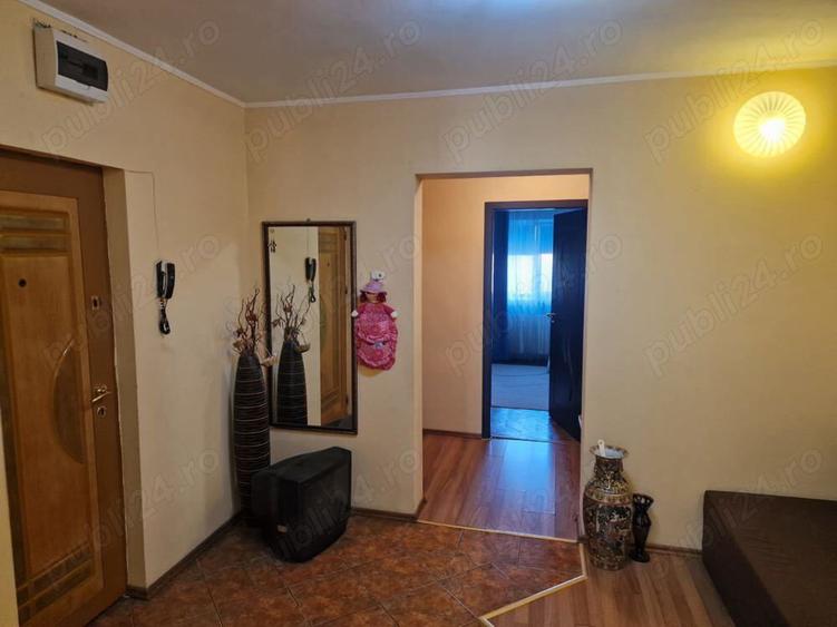 Apartament cu 4 camere decomandat în Central