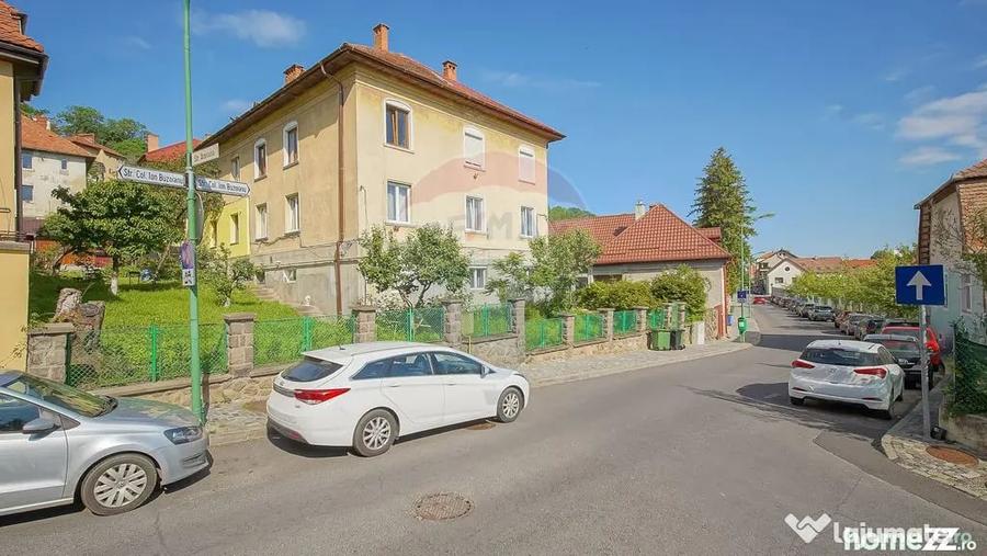 Apartament cu 4 camere decomandat în Dealul Cetății