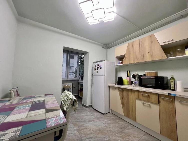 Apartament cu 3 camere decomandat în Lunei
