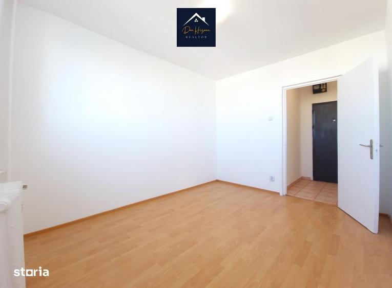 Apartament cu 3 camere decomandat în Sud