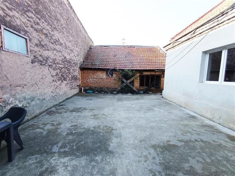 Casă individuală cu 3 camere cu Canalizare în Pojejena