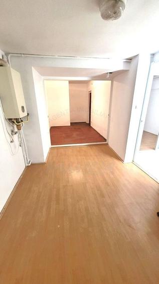 Apartament cu 3 camere decomandat în
