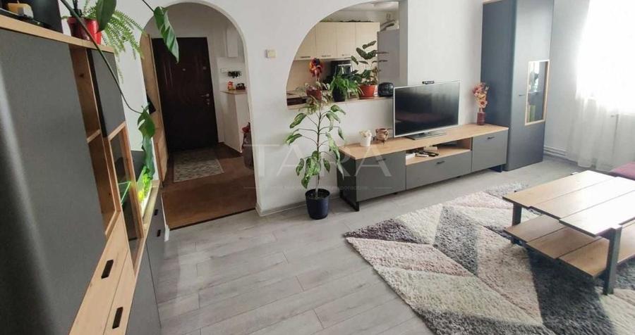 Apartament cu 4 camere decomandat, mobilat în Zorilor