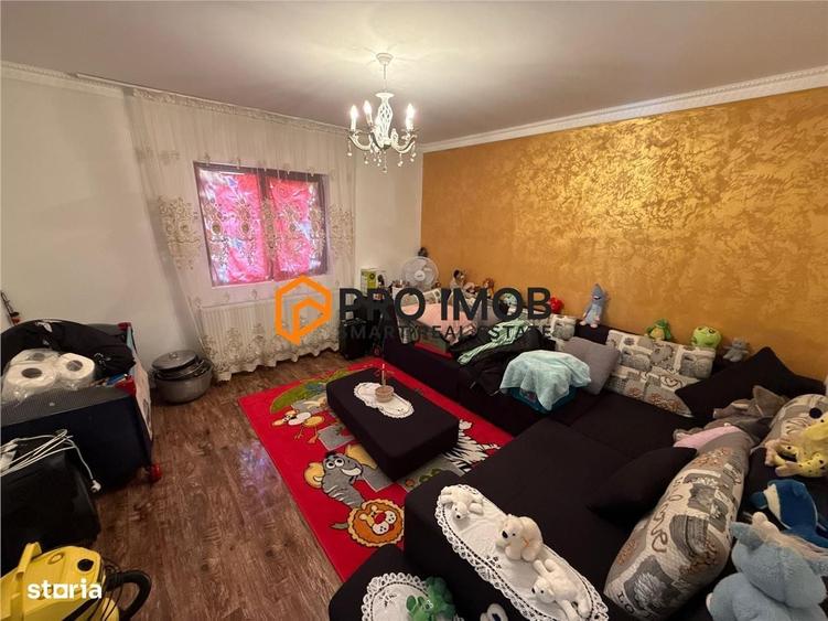 Casă cu 4 camere decomandat în Central