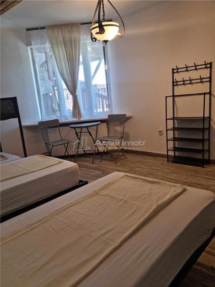 Casă cu 15 camere cu Teren 50 Mp în Carierei