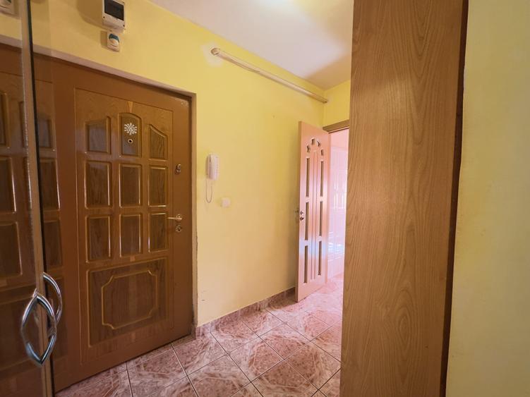 Apartament cu 2 camere semidecomandat, mobilat în Milcov