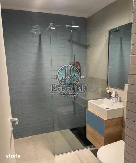 Apartament cu 3 camere decomandat în Tineretului