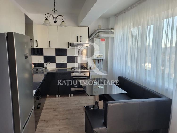 Apartament cu 3 camere decomandat, mobilat în Central