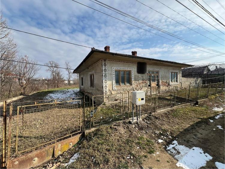 Casă cu 3 camere cu Teren 1764 Mp în Victoria