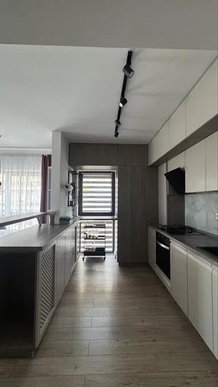 Apartament cu 3 camere semidecomandat, mobilat în Drumul Taberei