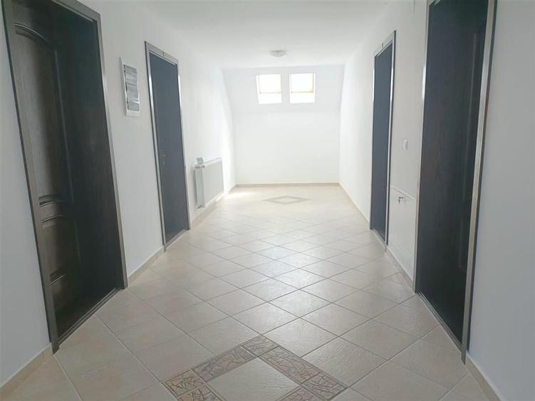 Casă individuală cu 11 camere cu Teren 1300 Mp în Bran