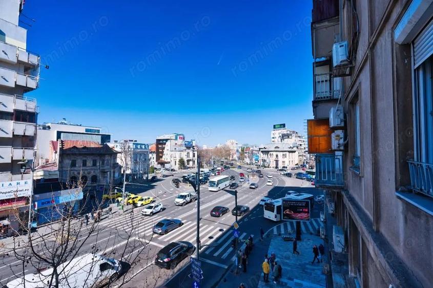 Apartament cu 3 camere semidecomandat în Romană