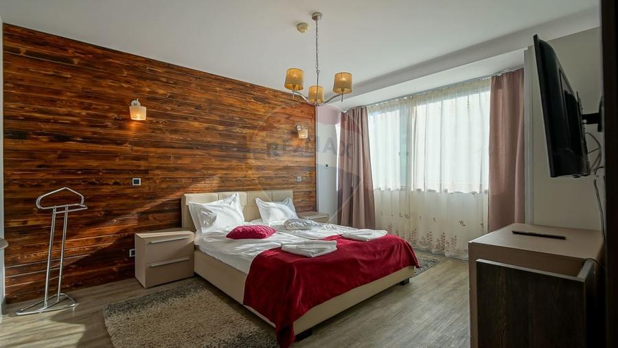 Apartament cu 4 camere semidecomandat, mobilat în Poiana Brașov