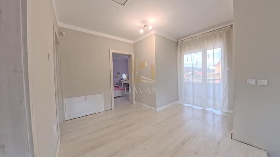 Casă individuală cu 5 camere cu Canalizare în Iris