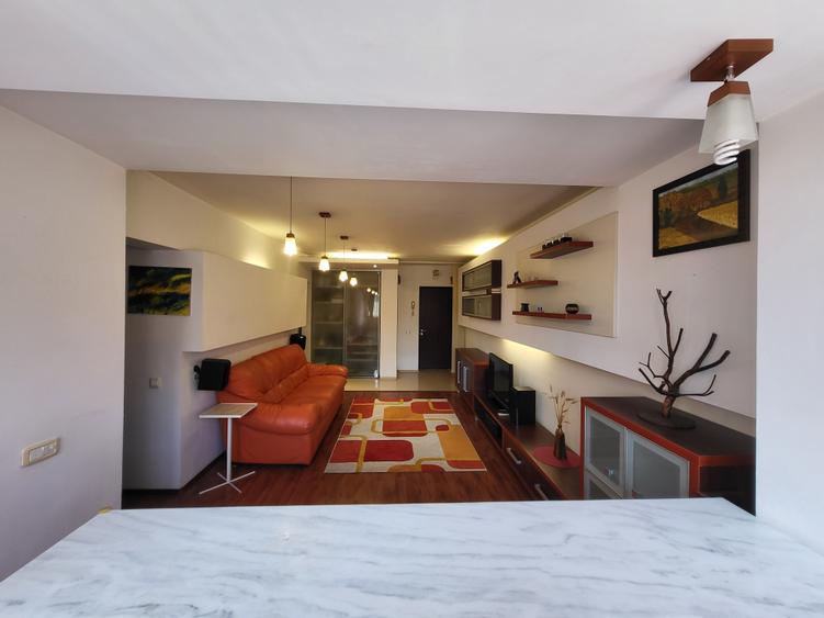 Apartament cu 3 camere semidecomandat în Drumul Taberei