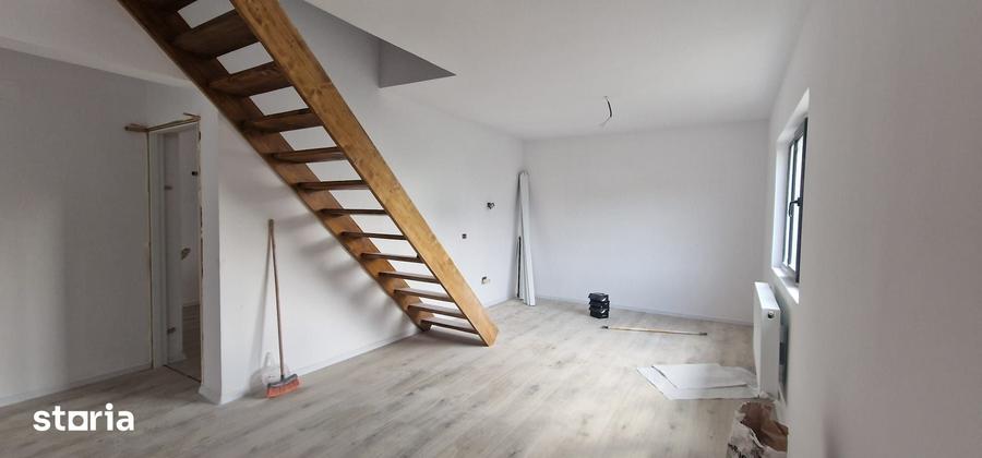 Casă cu 5 camere cu Teren 200 Mp în Lumina