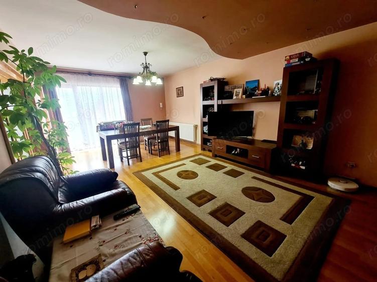 Casă cu 10 camere cu Teren 781 Mp în Cartierul Traian