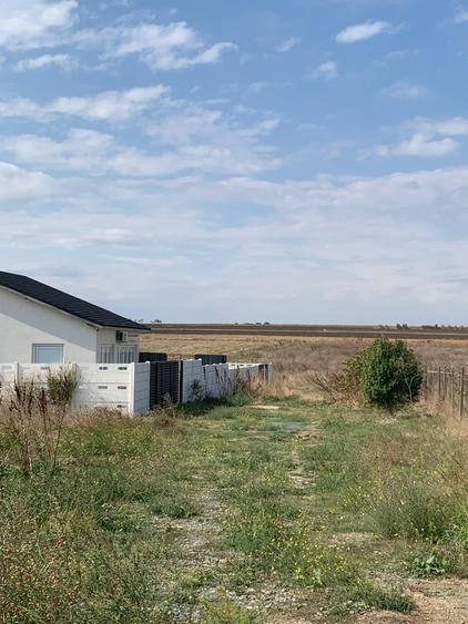 Teren Construcții intravilan de 387 mp, în Est